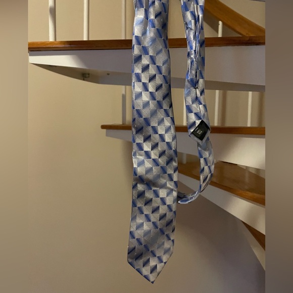 Men’s Tie - Picture 2 of 3